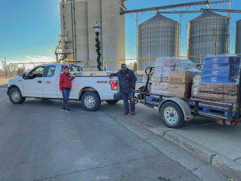 McLean Electric Cooperative’s Sonja Moe and Kelly Schmaltz deliver donated food to the local food pantry.