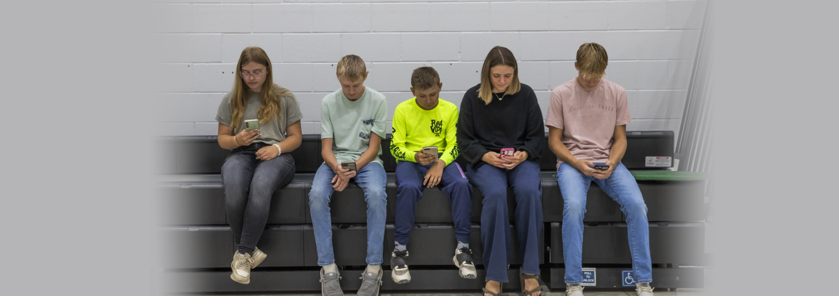 kids with cellphone
